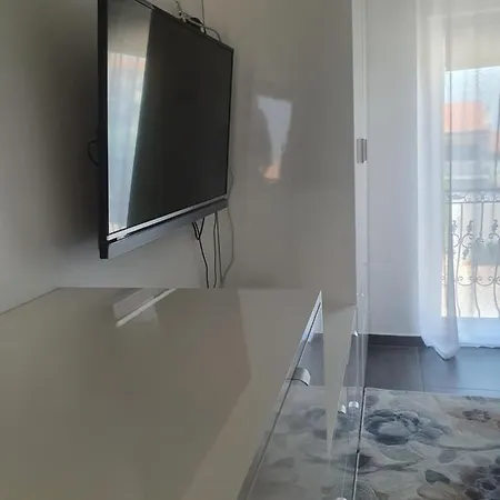 Laura || Daire Murter