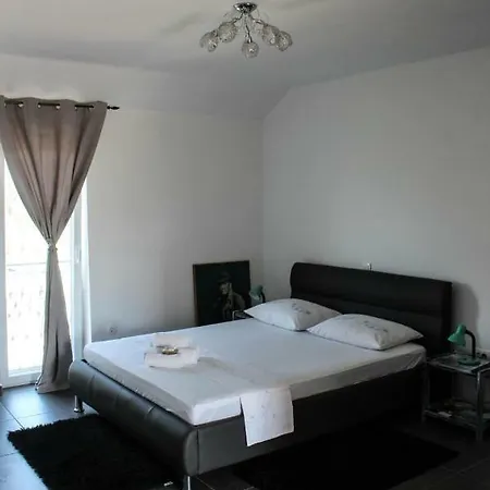 Apartment Laura || *