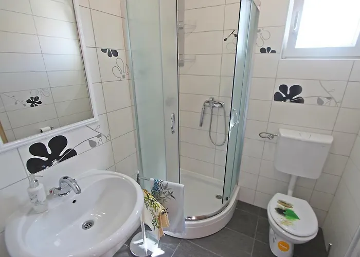 Laura || Apartman Murter